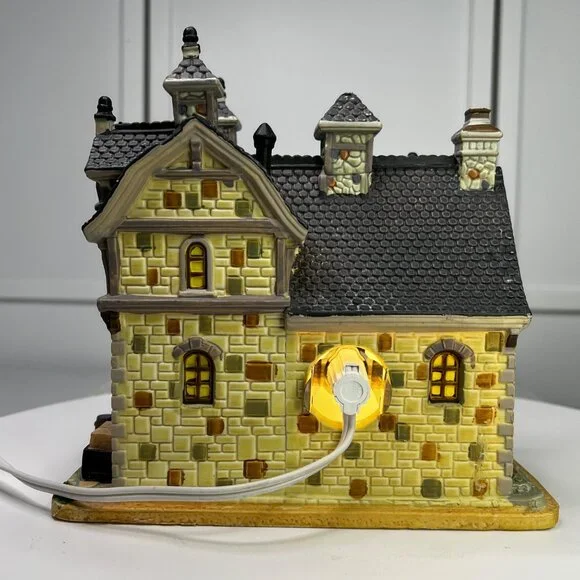 Lemax Village Livery Lighted Christmas Village Building (Damaged - Heavy Wear) - Picture 11 of 15